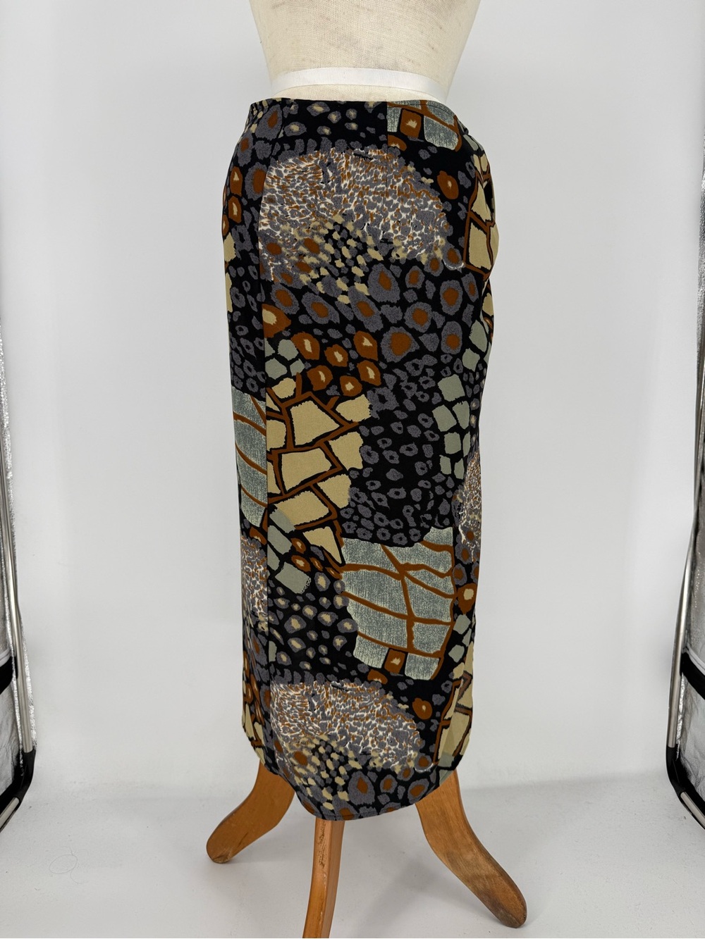 VTG Abstract Print Midi Wrap Skirt in Black and Brown szM